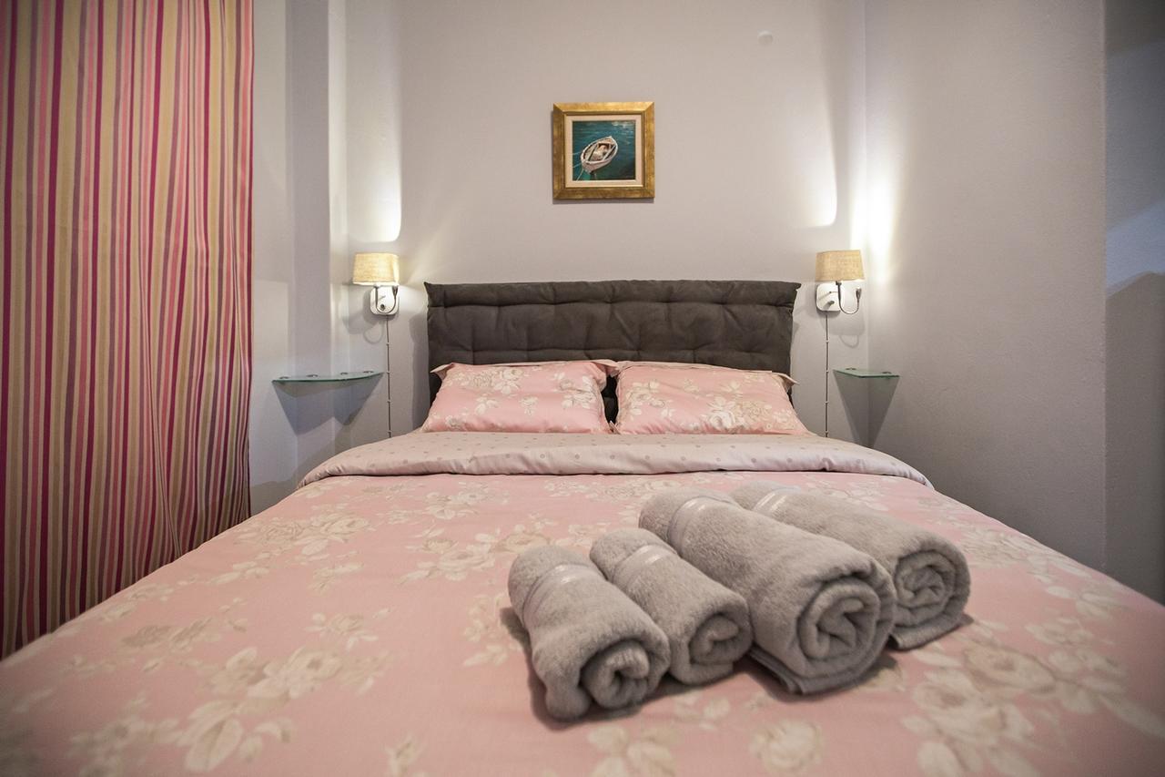 Paradise Apartment in Peiraiki Piraeus Bagian luar foto