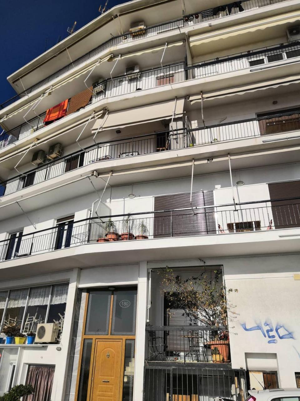 Paradise Apartment in Peiraiki Piraeus Bagian luar foto